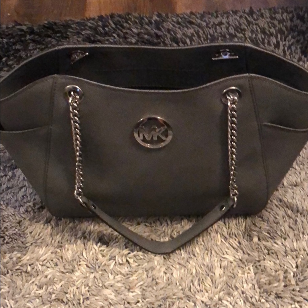 Michael Kors Jet Set Shoulder Chain Tote